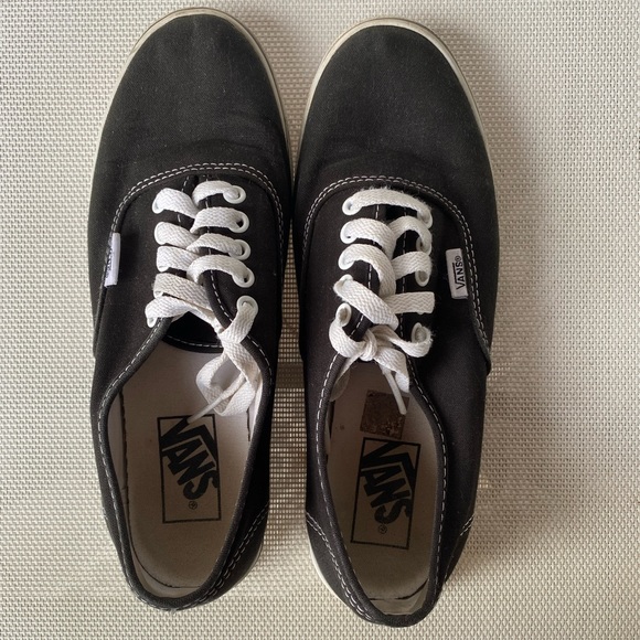 Black Vans authentic sneaker - Picture 1 of 3